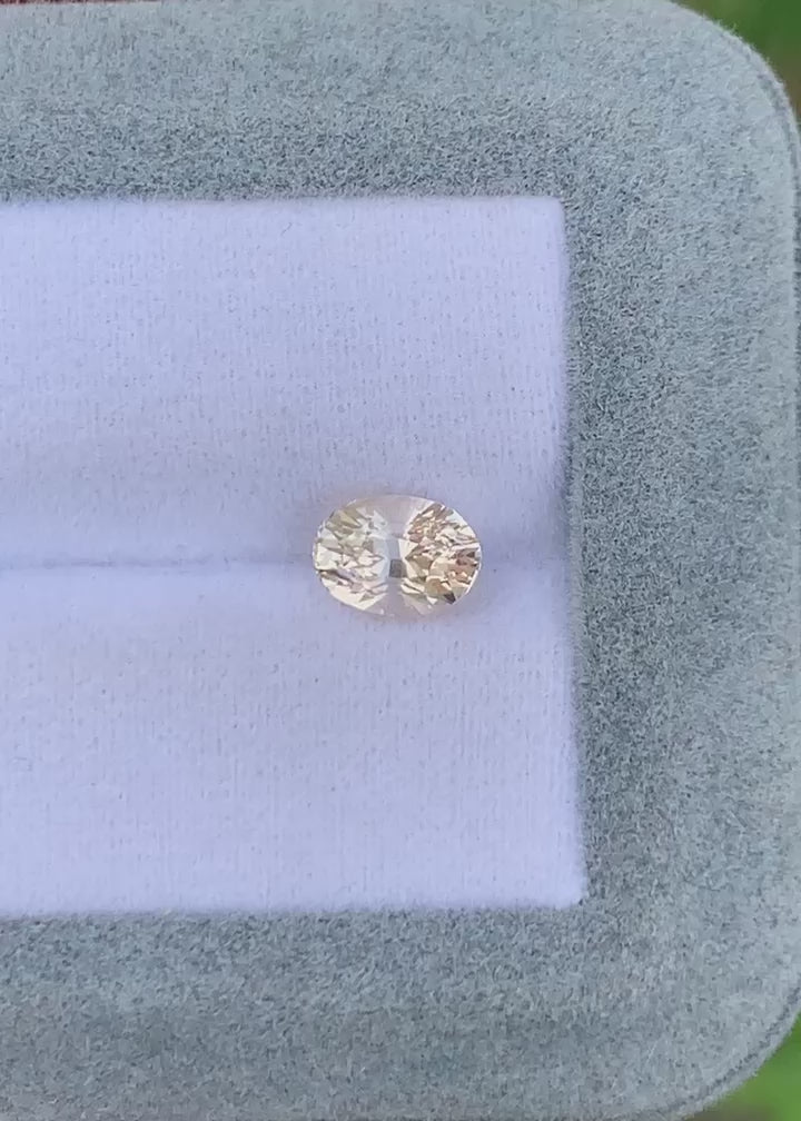 saphir-p-che-ovale-1-68ct video1