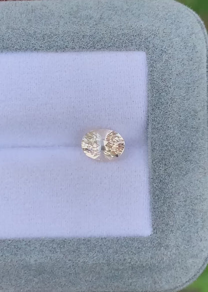 saphir-p-che-ovale-1-68ct video1