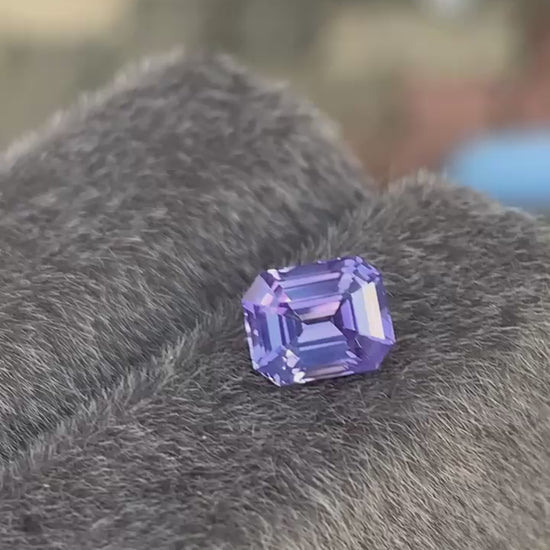 saphir-violet-émeraude-1-51-ct-video-2