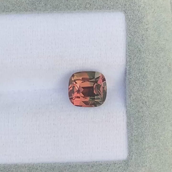 saphir-bicolore-coussin-3-52ct-video-2