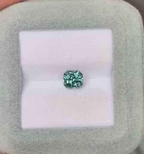 saphir-teal-radiant-1-52ct-video-2