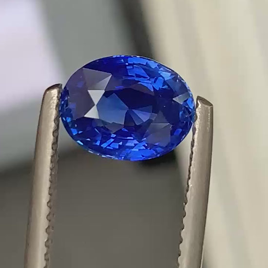 cornflower blue sapphire oval 2,50ct video 2