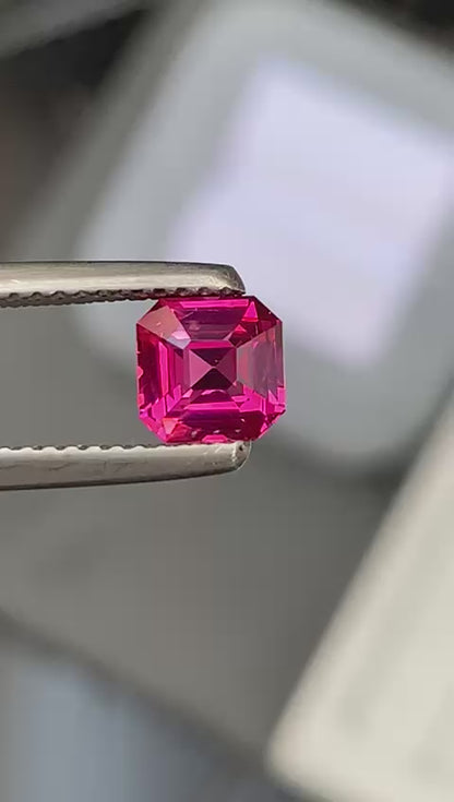 spinelle-rose-émeraude-1-02ct-video-1