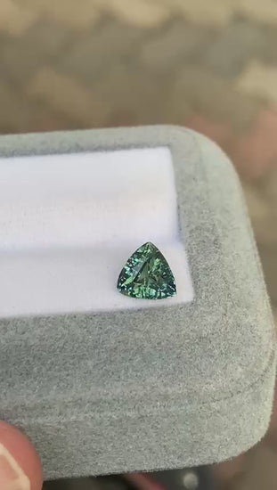 saphir-teal-trillion-2-10ct-video-2