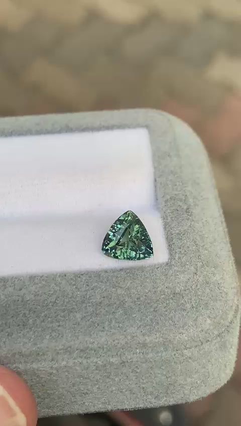 saphir-teal-trillion-2-10ct-video-2
