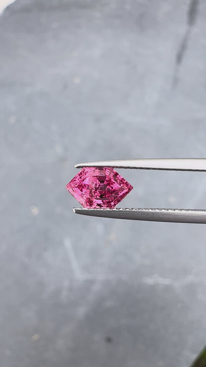 Spinelle Mahenge • 2,03ct