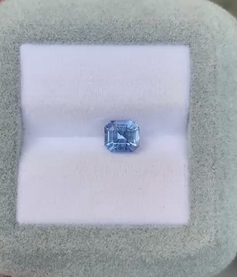 saphir-bleu-coussin-carré-1-55ct-video-2