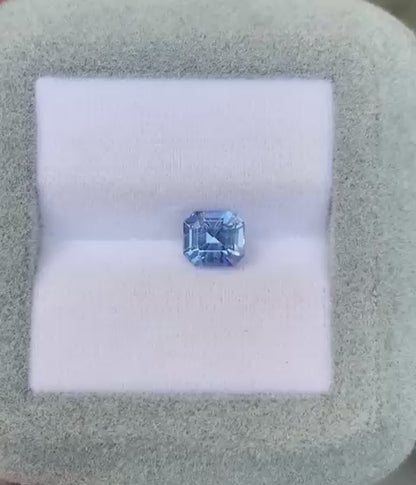 saphir-bleu-coussin-carré-1-55ct-video-2