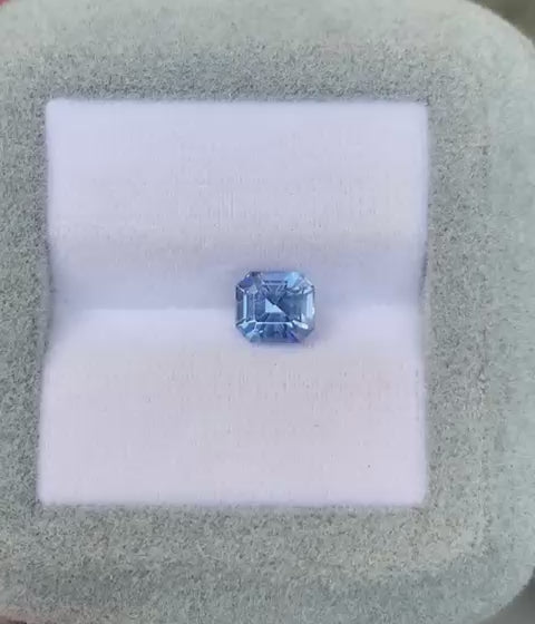 saphir-bleu-coussin-carré-1-55ct-video-2