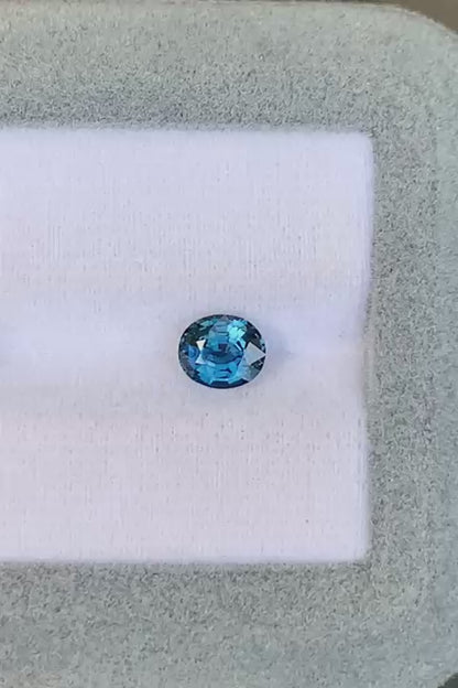 saphir-teal-ovale-1-08ct-video-2