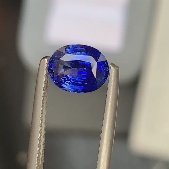 saphir-bleu-ovale-1-54ct-video-1