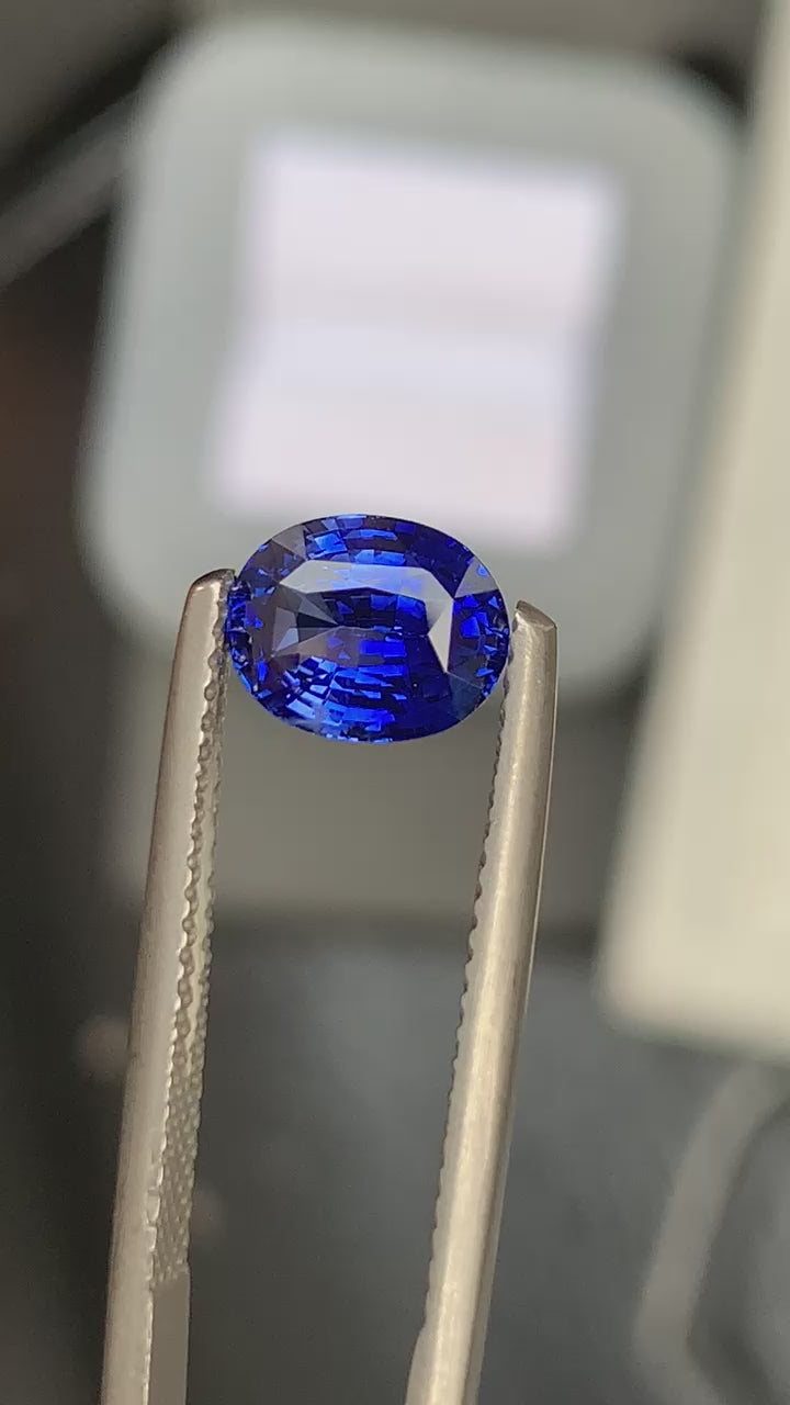 saphir-bleu-ovale-1-54ct-video-1