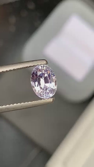 saphir-violet-ovale-1-80-ct-video-1