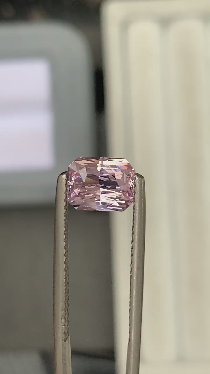 peach sapphire radiant 2.20ct video 1