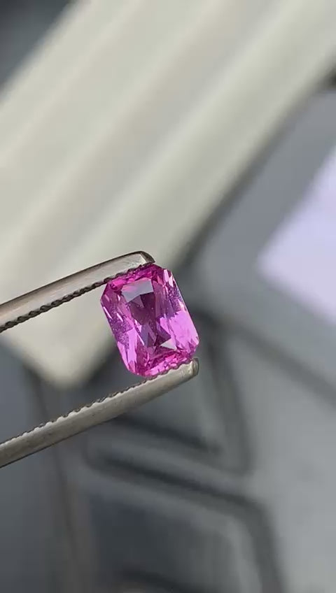 saphir-rose-radiant-1-10-ct-video-1