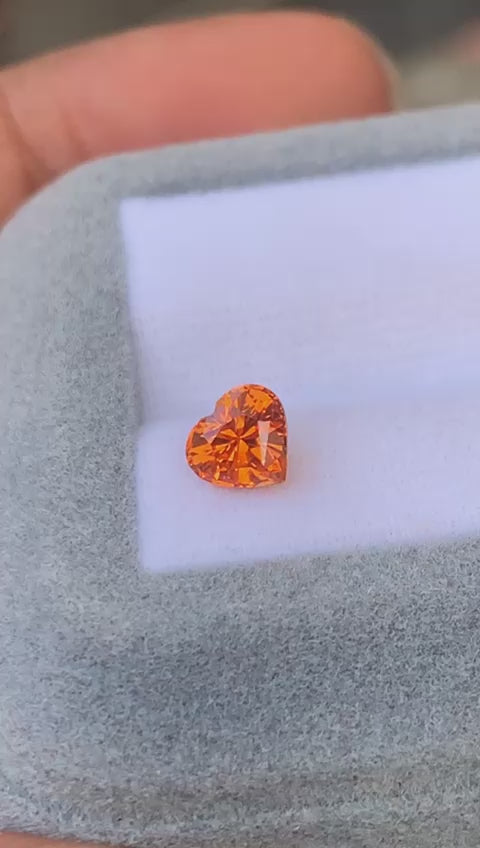 grenat-mandarin-heart-1-15-ct-video-2