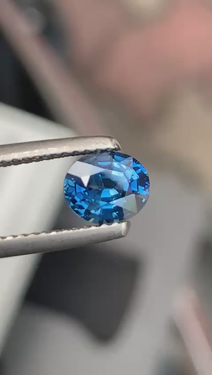 saphir-teal-ovale-1-08ct-video-1