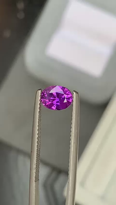 saphir-violet-ovale-1-15ct-video-1