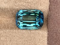 Saphir Teal • 7,6 ct