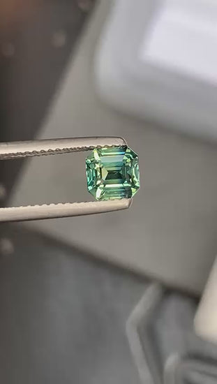 saphir-bicolore-émeraude-1-54-ct-video-1