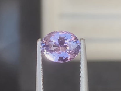 saphir-violet-ovale-2-03ct-video-1