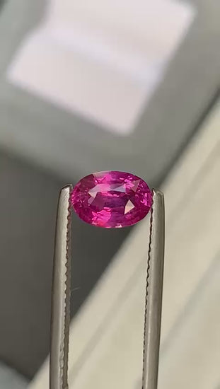saphir-rose-ovale-1-62ct-video-1