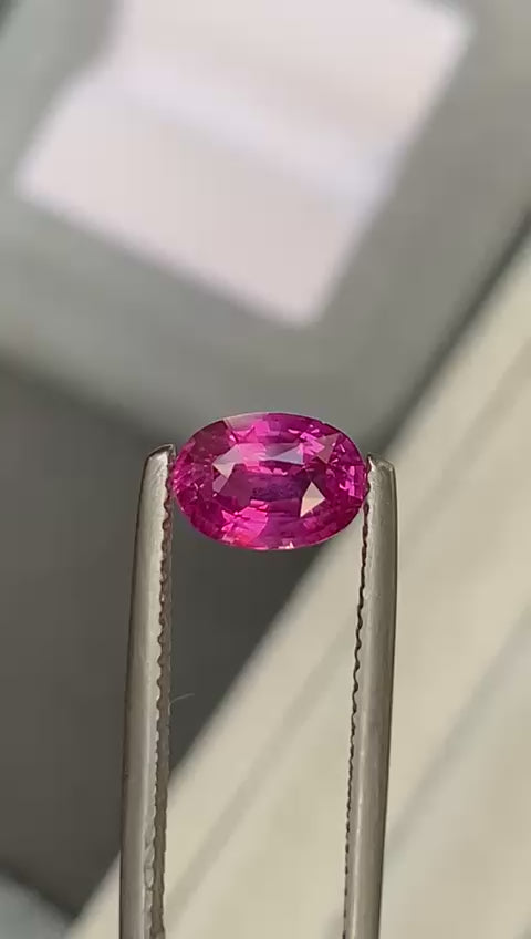 saphir-rose-ovale-1-62ct-video-1