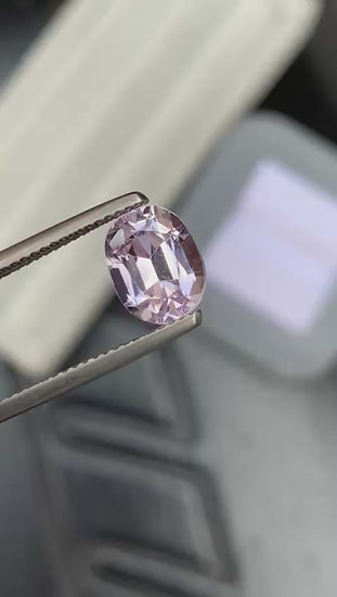 kunzite-rose-ovale-3-30-ct-video-1