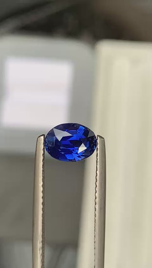saphir-bleu-ovale-2-02ct-video-1
