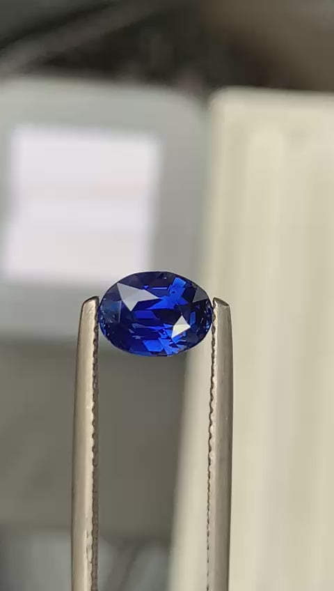 saphir-bleu-ovale-2-02ct-video-1