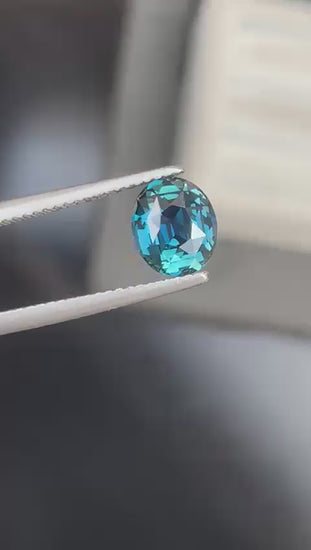saphir-teal-ovale-2-00ct-video-1