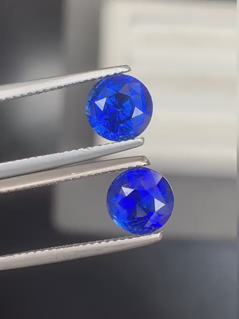 saphirs-bleu-paire-rond-3-15-ct-et-3-07-ct-video-1