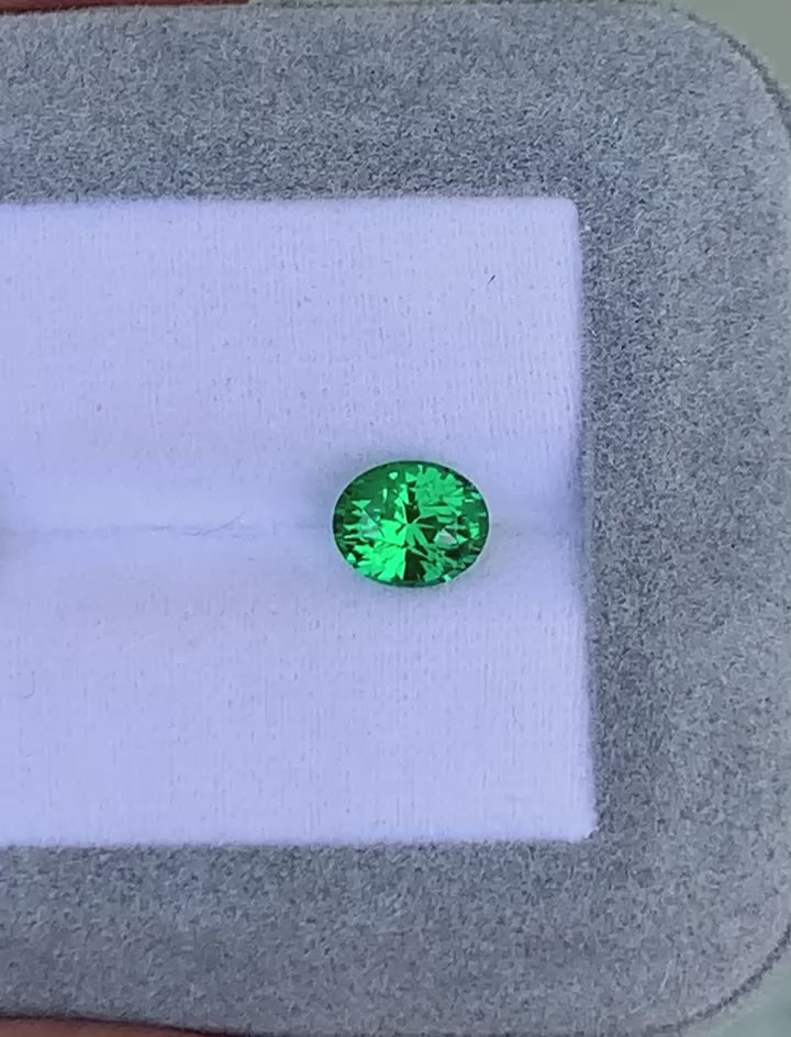 tsavorite-ovale-2-05ct video1