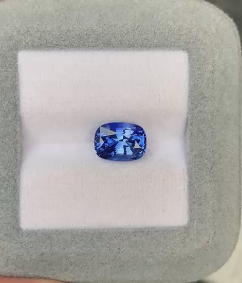 saphir-bleu-coussin allongé-3-06ct-video-2