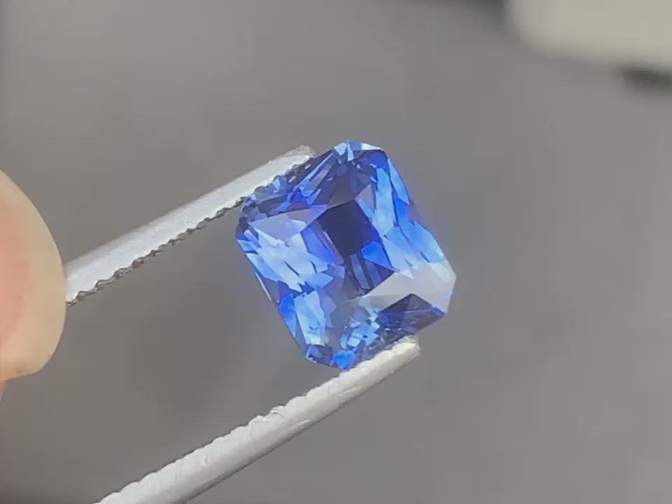Blue sapphire radiant cut 2,06ct video 2