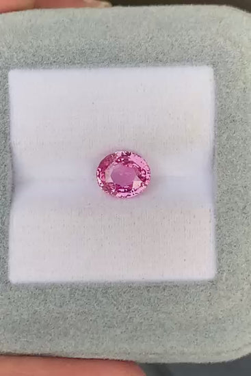 saphir-padparadscha-ovale-2-01ct-video-2