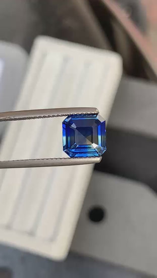 saphir-bicolore-émeraude-carré-3-55ct-video-1