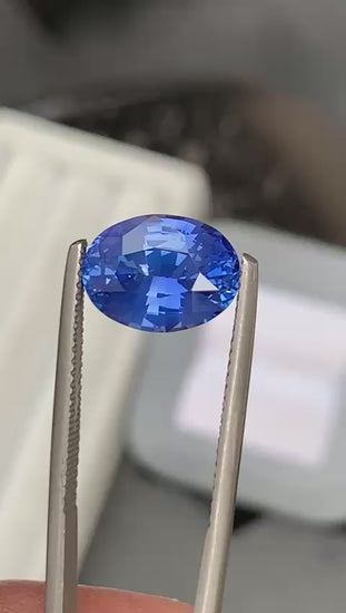 saphir-bleu-ovale-5-35ct-video-2