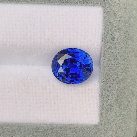 Vivid Blue Sapphire oval cut 6,03ct 