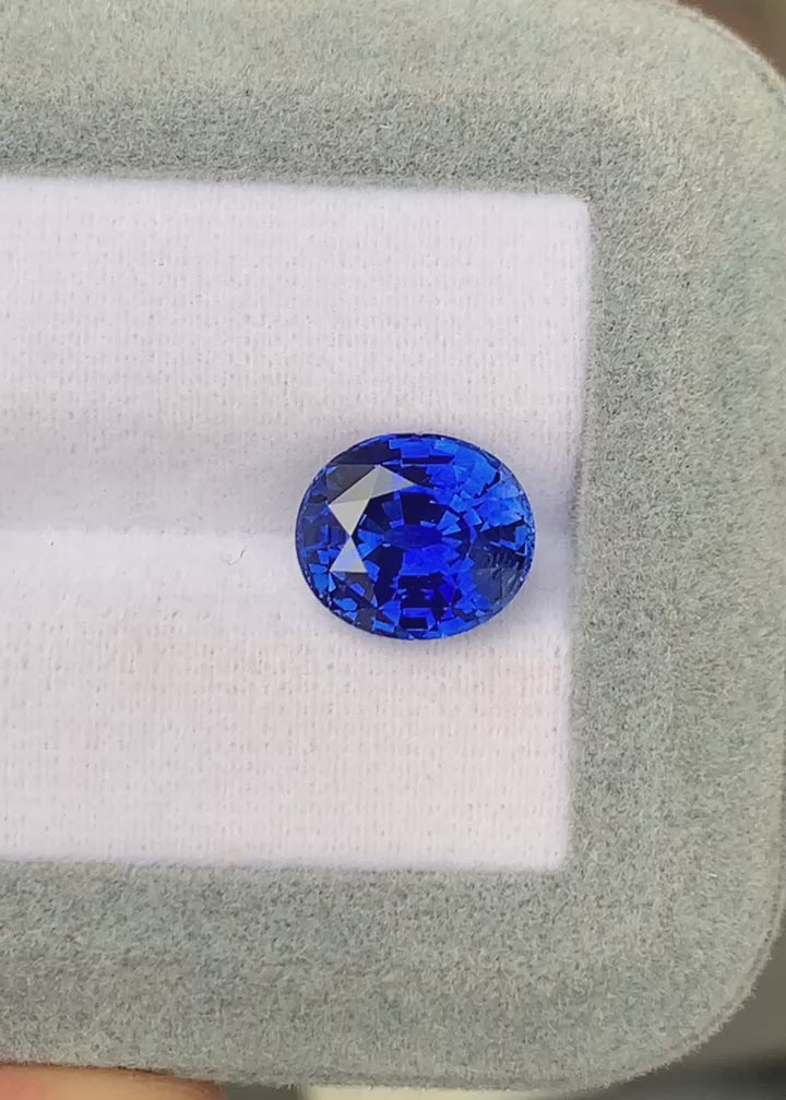 Vivid Blue Sapphire oval cut 6,03ct 