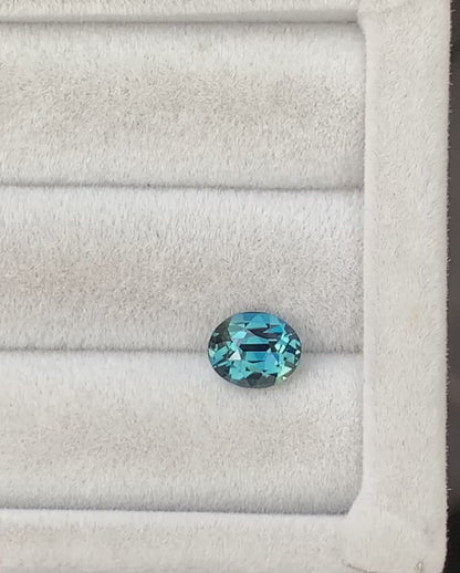 saphir-teal-ovale-1-97ct-video-2