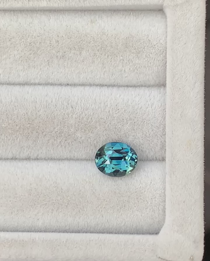 saphir-teal-ovale-1-97ct-video-2
