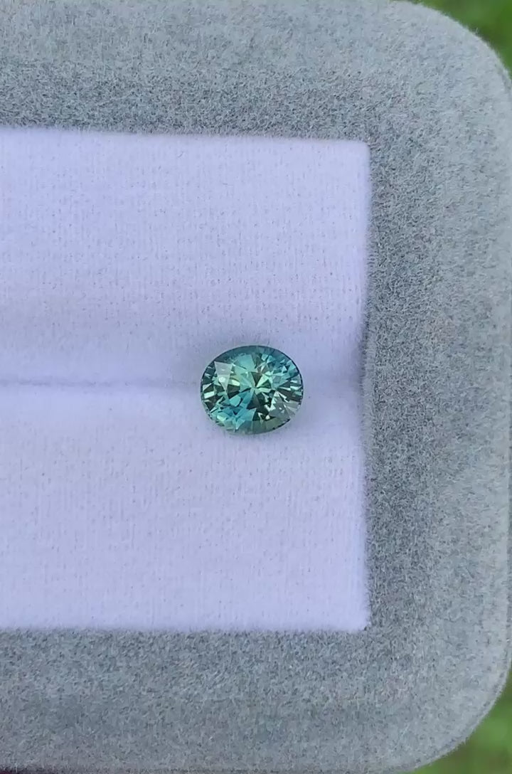 saphir-bleu-vert- ovale-1-54ct video1