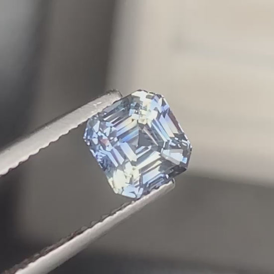 saphir-bicolore-émeraude-2-06ct-video-1