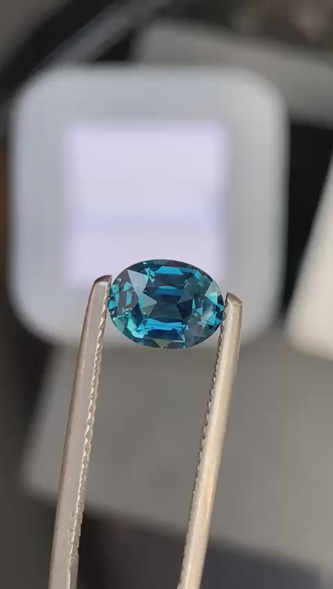 saphir-teal-ovale-1-53-ct-video-1