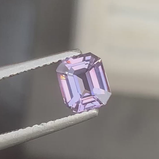 Lavender spinel emerald 1,03ct -video 1