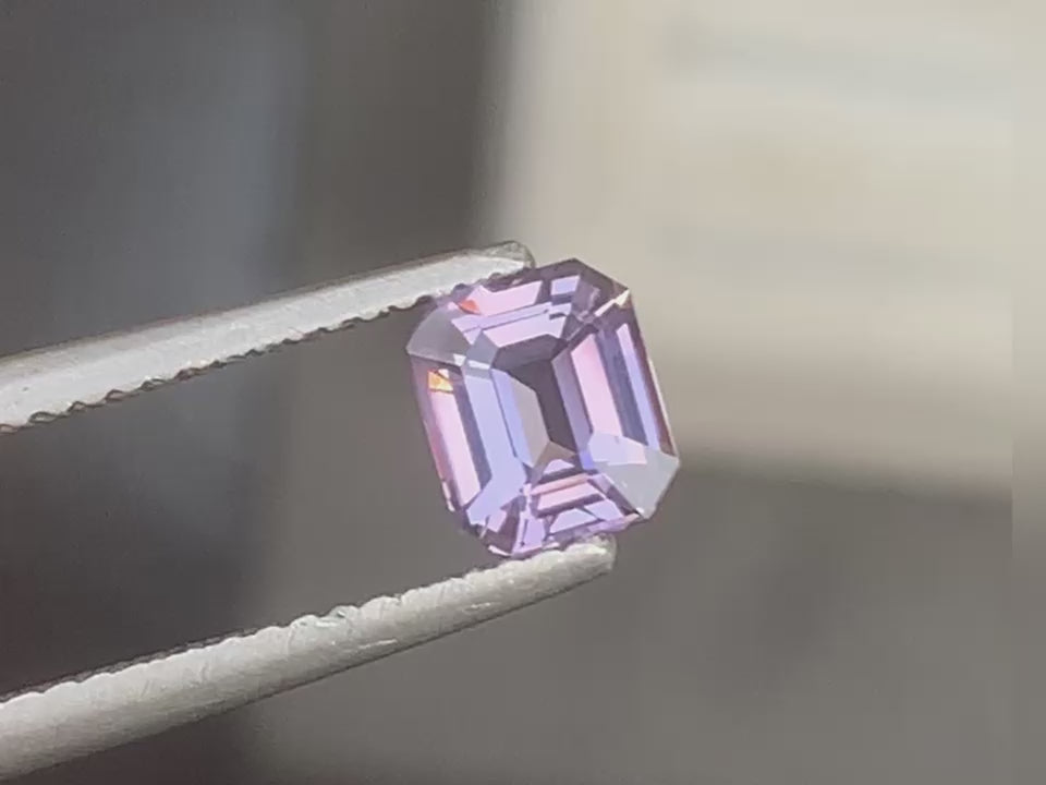 Lavender spinel emerald 1,03ct -video 1