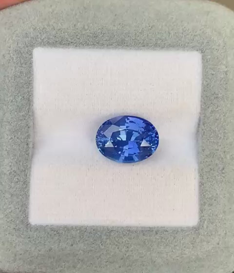 saphir-bleu-ovale-5-35ct-video-1