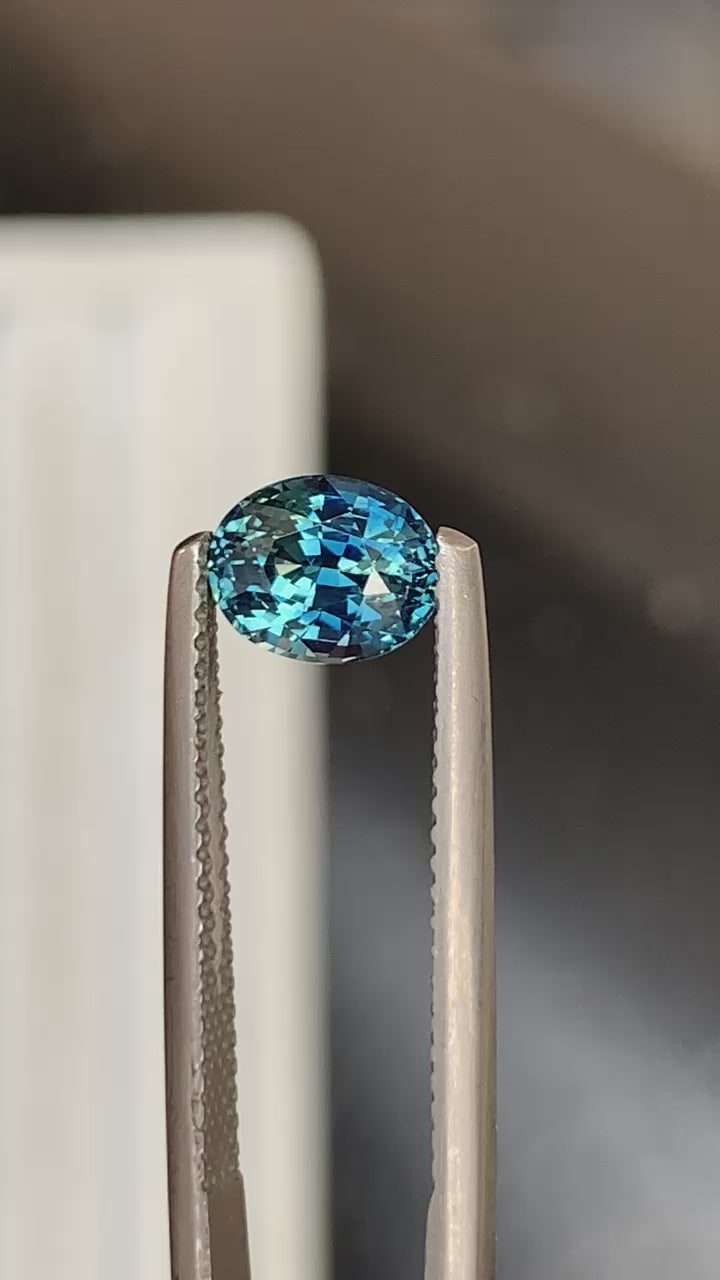 saphir-teal-ovale-1-53ct-video-1
