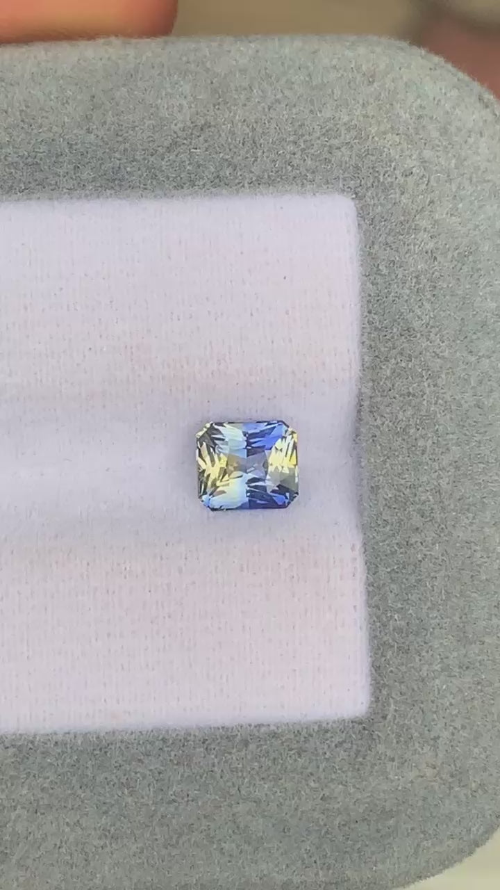 saphir-bicolore-rectangle-1-32ct-video-2